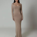 Vestido decote quadrado e fenda - Nude Claro