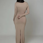 Vestido decote quadrado e fenda - Nude Claro