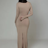 Vestido decote quadrado e fenda - Nude Claro